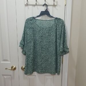 3/$12 NWOT Shein Curve Green Floral Blouse Sz 4X